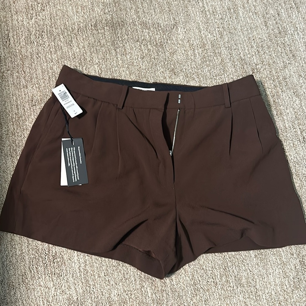 Aritzia shorts size 14 NWT